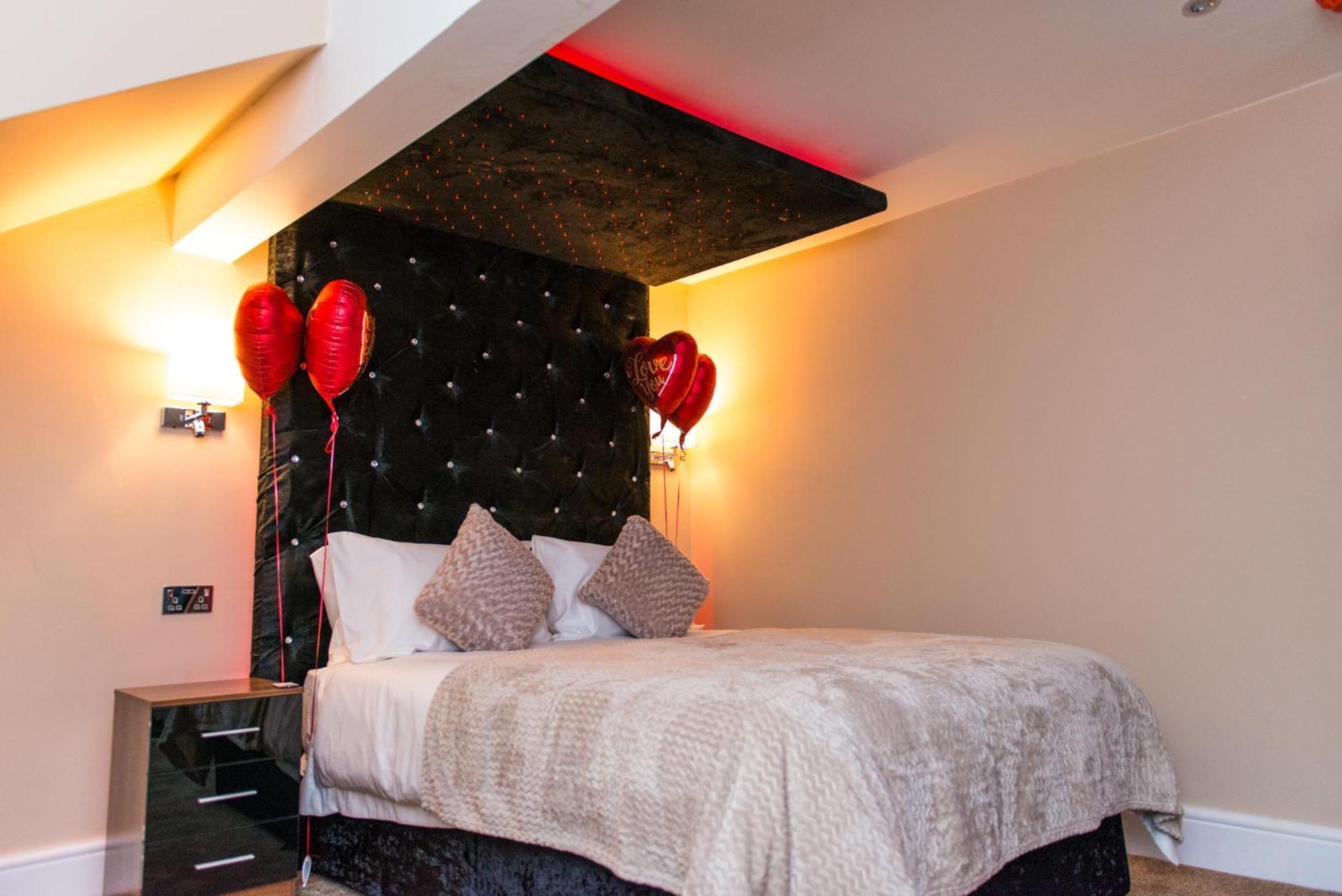 Aphrodite Suites Huddersfield Exterior photo