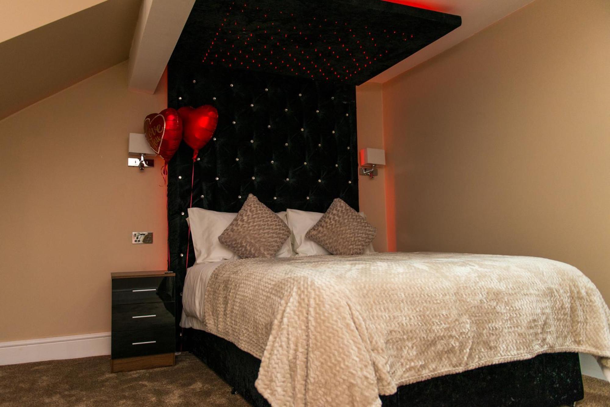 Aphrodite Suites Huddersfield Exterior photo