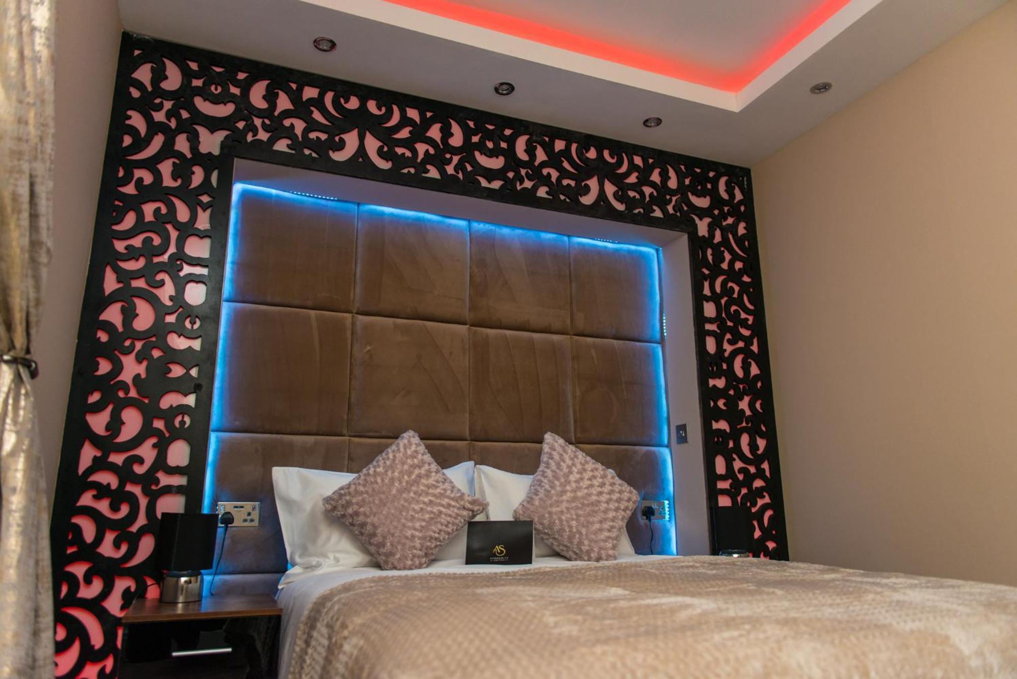 Aphrodite Suites Huddersfield Exterior photo