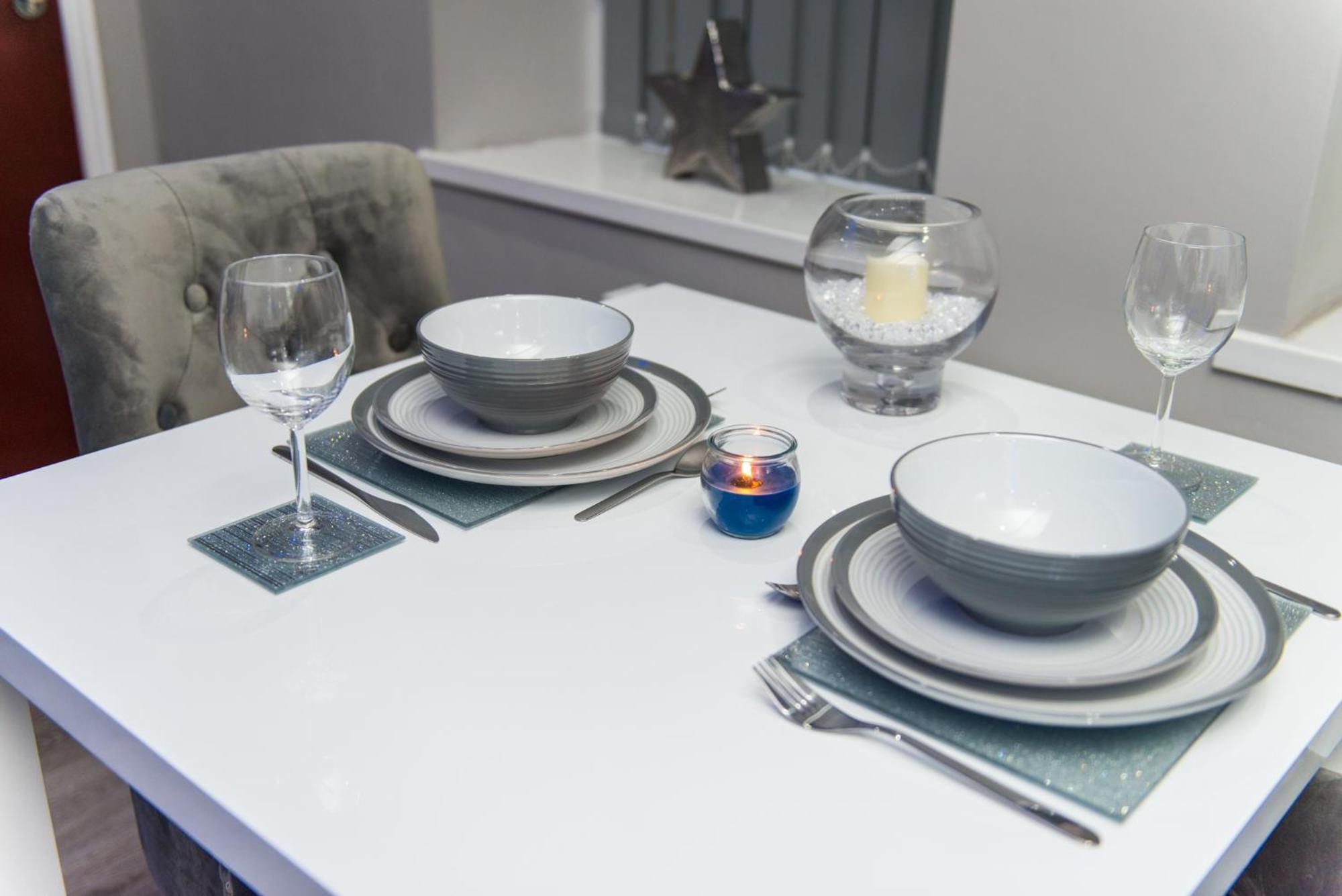 Aphrodite Suites Huddersfield Room photo