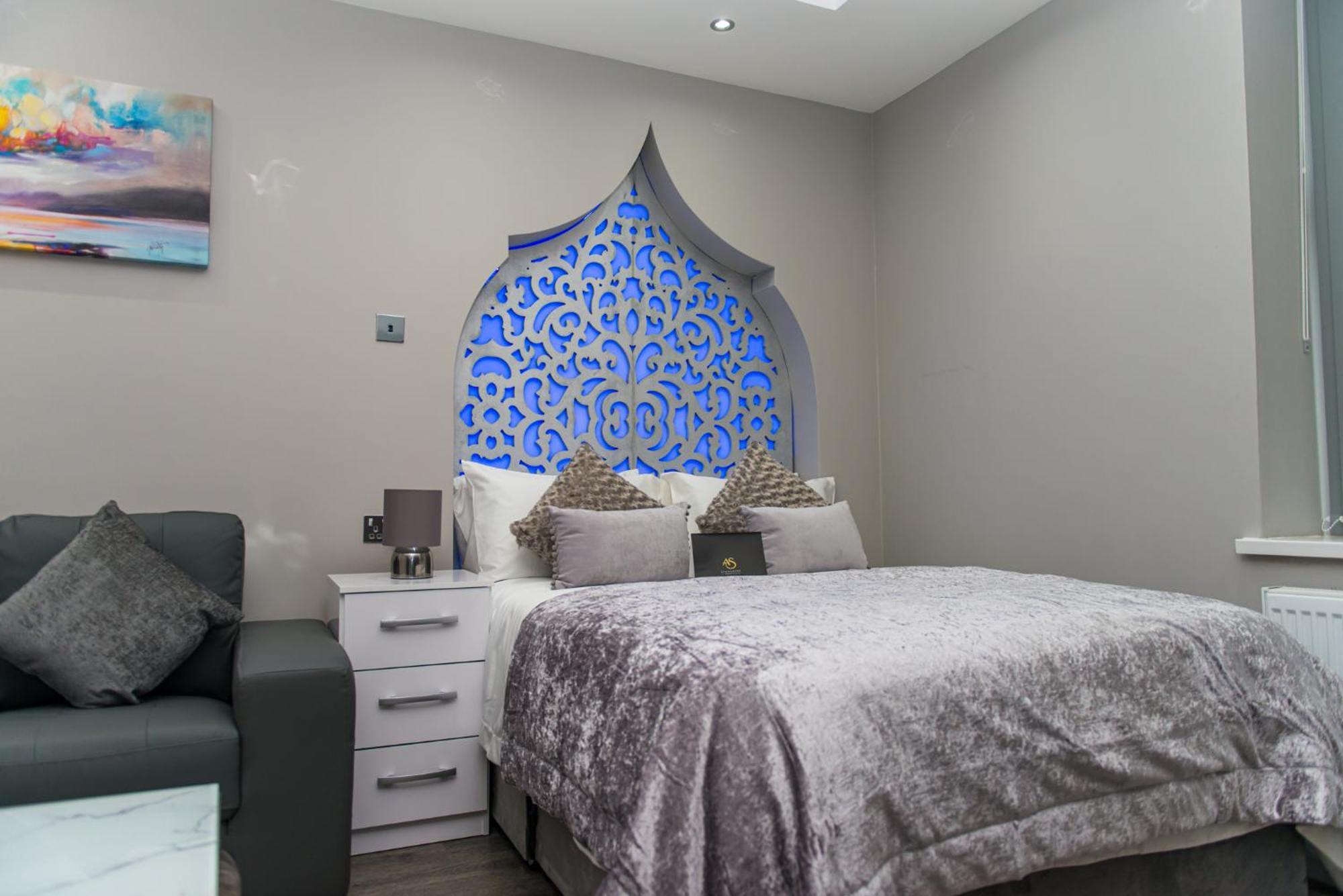 Aphrodite Suites Huddersfield Room photo