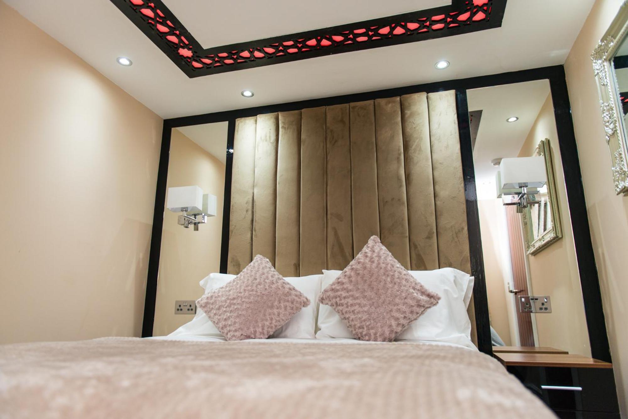Aphrodite Suites Huddersfield Exterior photo